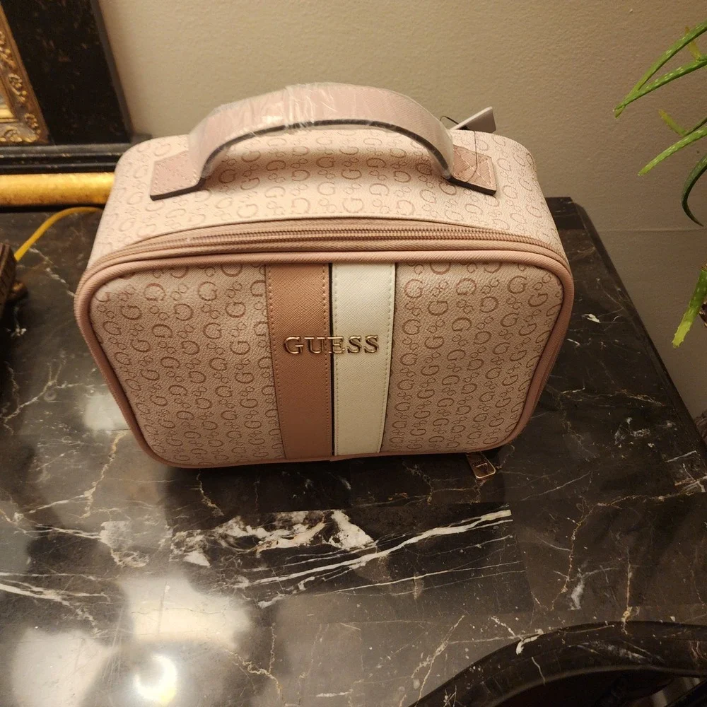 Guess Lightweight Kerry Travel Bag in Light Rose